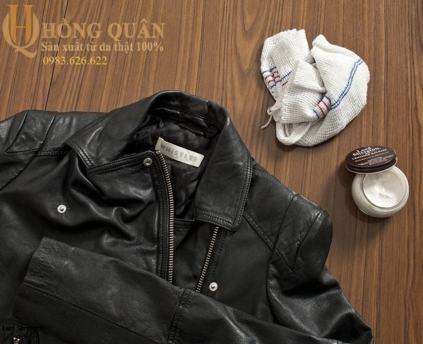 Hướng dẫn chi tiết bảo quản áo khoác da để luôn bền đẹp